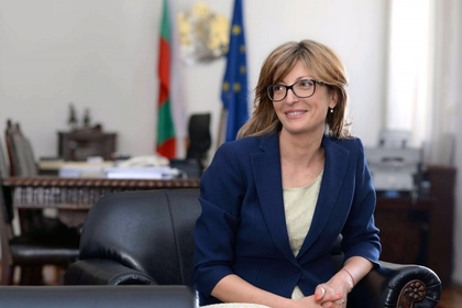 Министър Захариева за БНР, Преди всички: Получих обещание от Румъния да продължи работата по Западните Балкани 